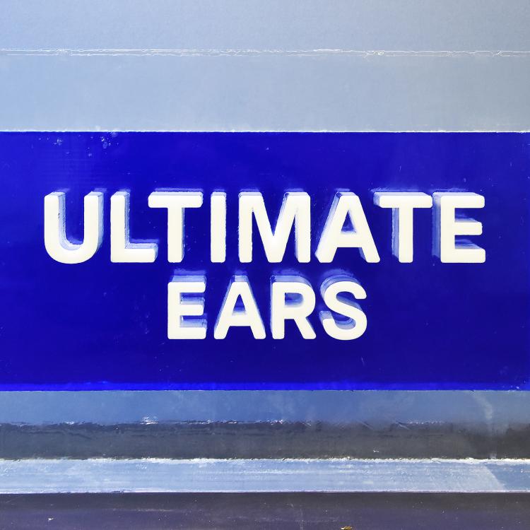 eisskulpturen_CH_Eislogo Unltimate ears_blau