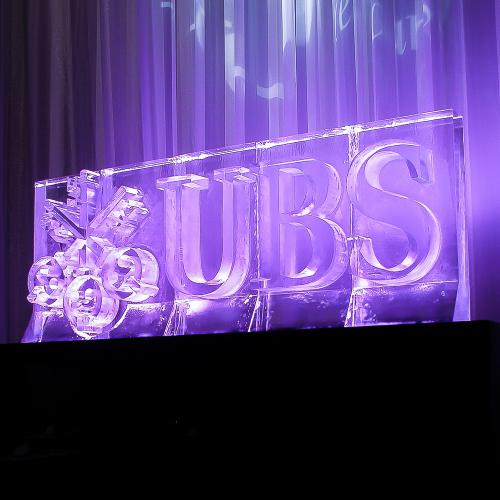 eisskulpturen.ch  Eislogo UBS indoor
