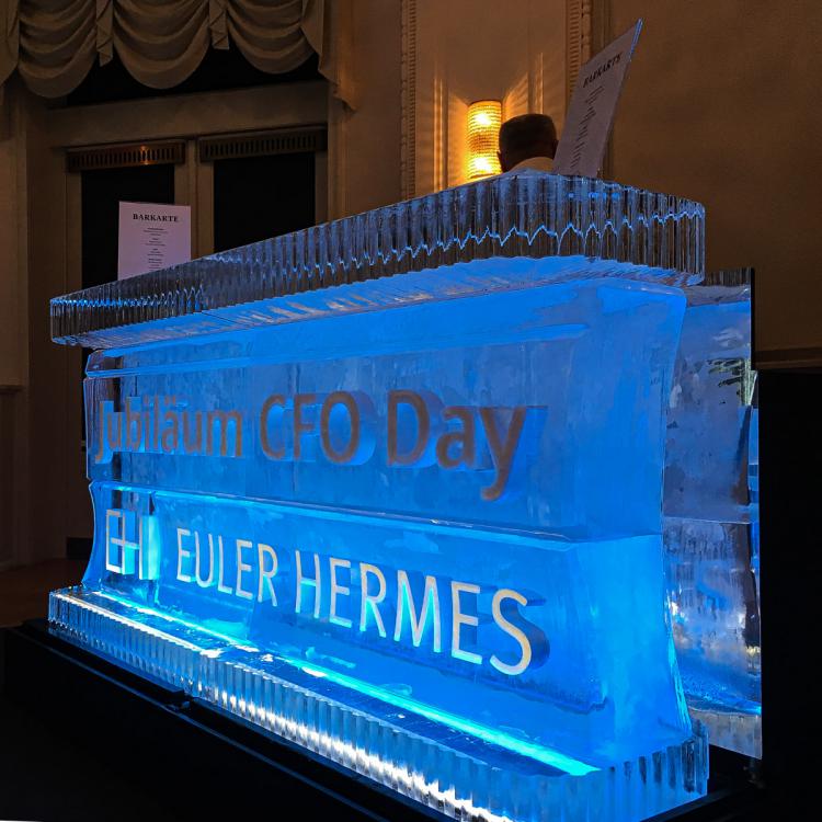 eisskulpturen.ch_eisbar 2m Euler und Hermes
