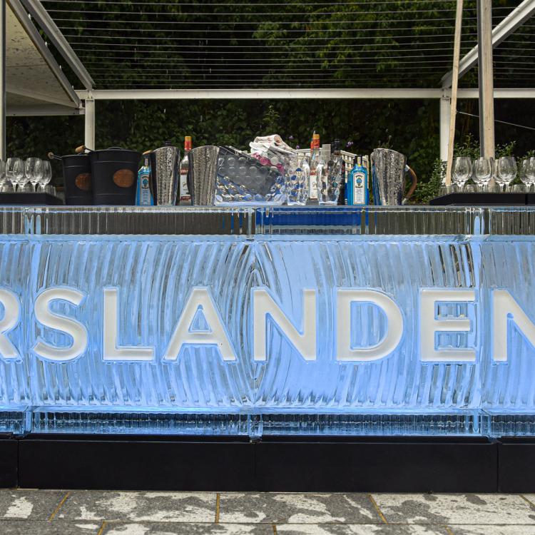 eisskulpturen.ch_eisbar 4m Hirslanden