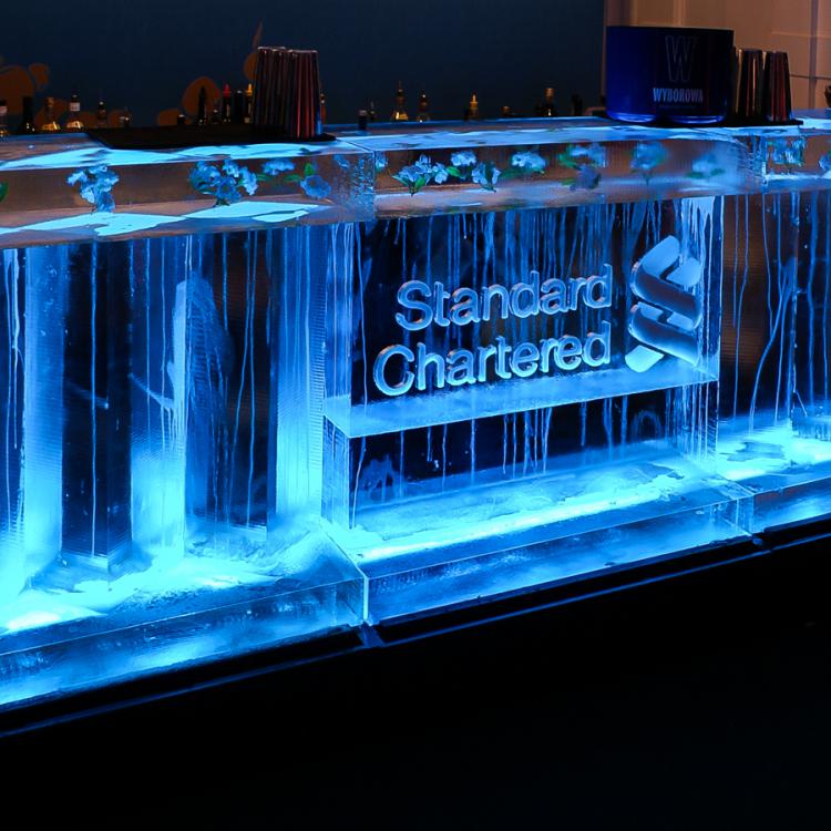 eisskulpturen.ch_eisbar_standard Chartered
