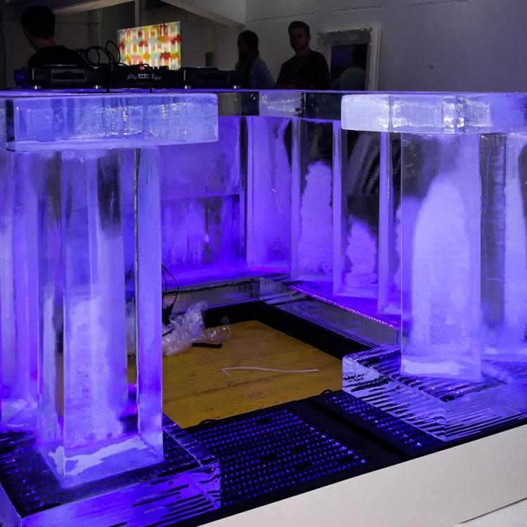 eisskulpturen.ch_eisbar_just alpha