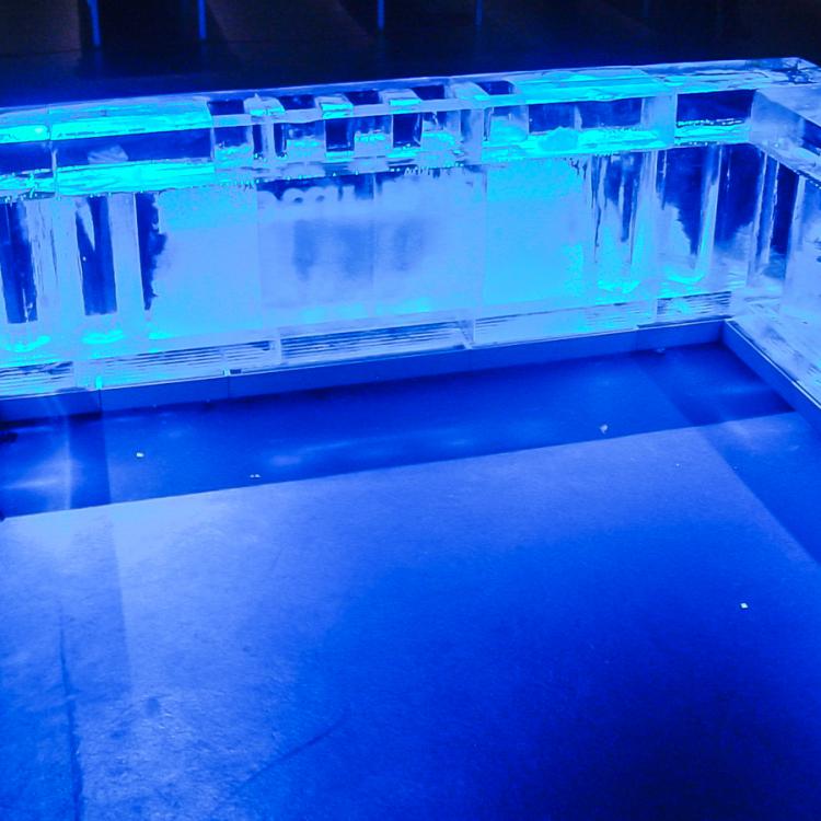 eisskulpturen.ch_eisbar_u-form