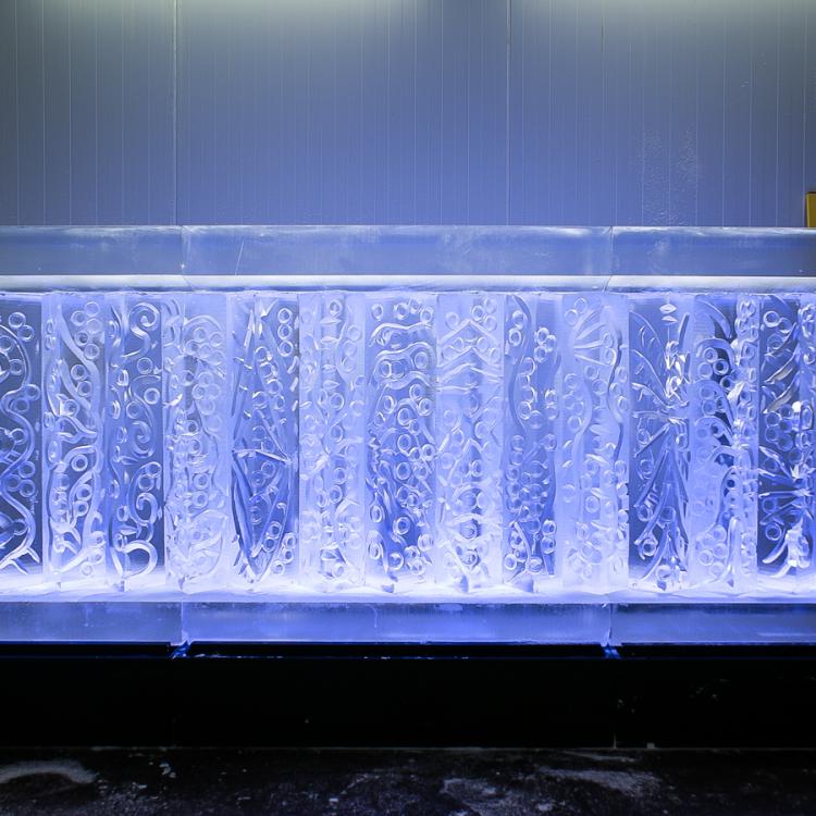 eisskulpturen.ch_eisbar_strukturiert