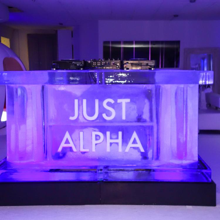 eisskulpturen.ch_eisbar_ just alpha