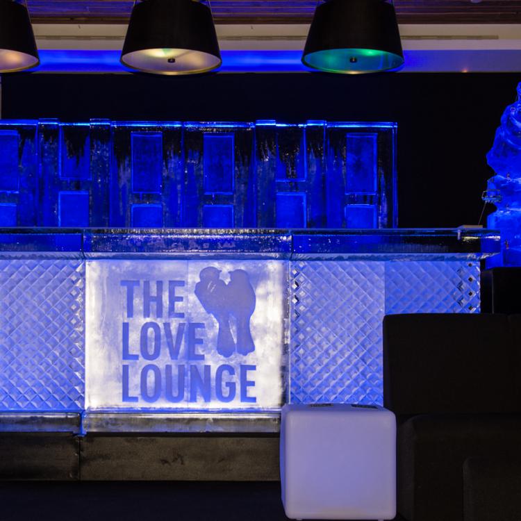 eisskulpturen.ch_eisbar_Love lounge