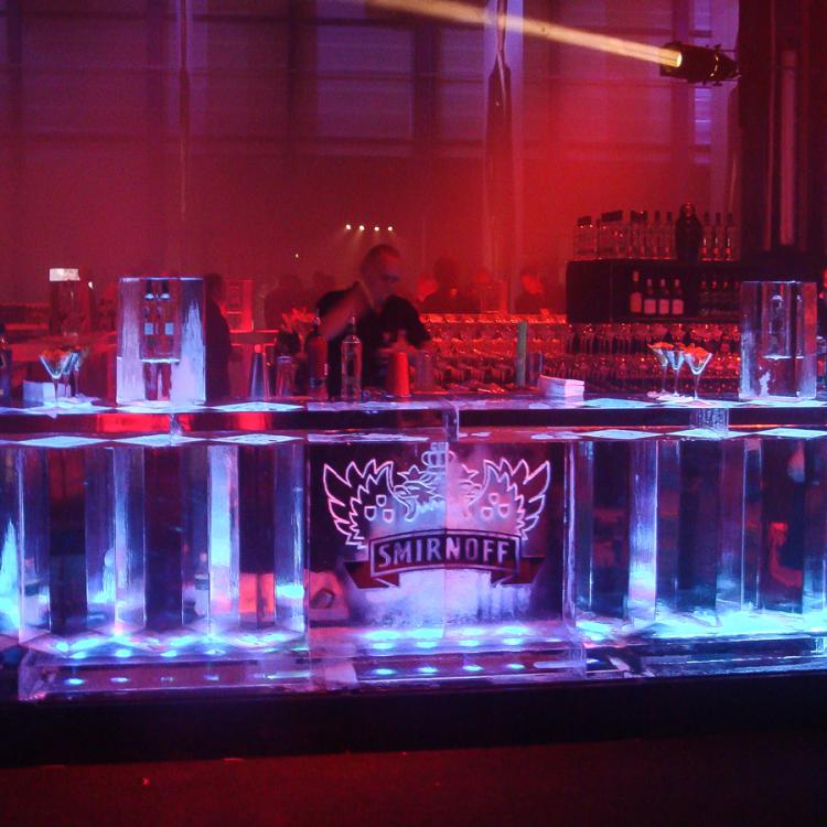 eisskulpturen.ch_eisbar_smirnof