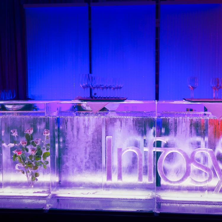 eisskulpturen.ch_eisbar_infosys