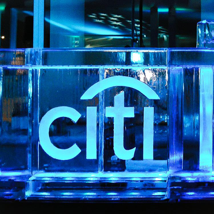 eisskulpturen.ch_eisbar_citi bank