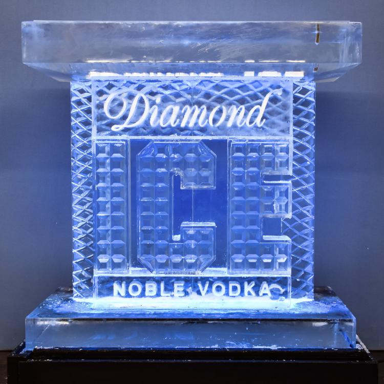 eisskulpturen.ch_eisbar_diamond ice 1m
