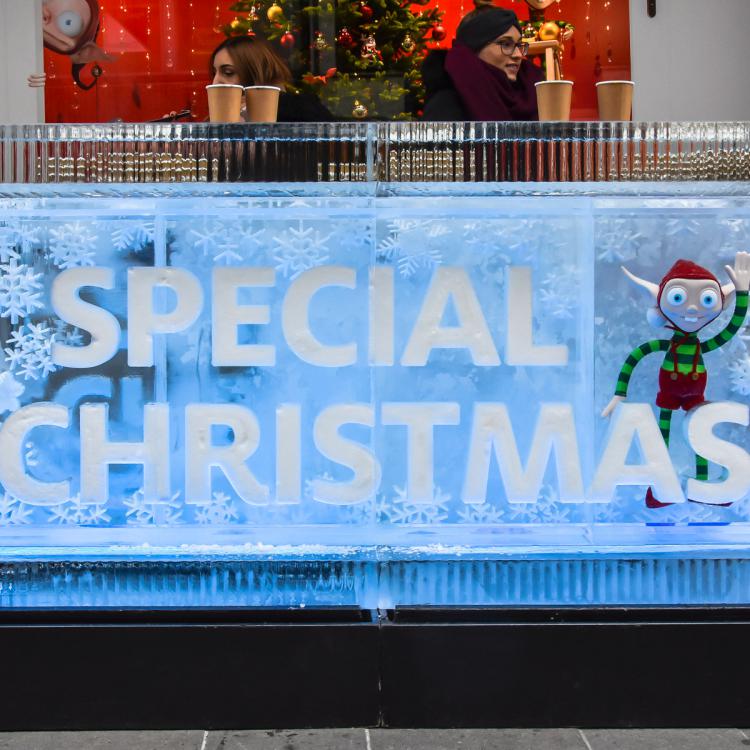 eisskulpturen.ch_eisbar_christmas