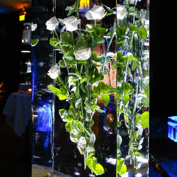 Eisskulpturen_eingefrorene Blumen