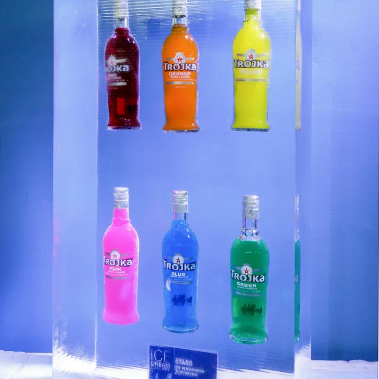 Eisskulpturen eingefrorene Flaschen