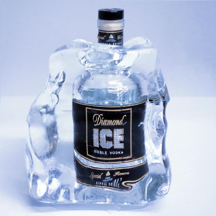 Eisskulpturen eingefrorene Flaschen