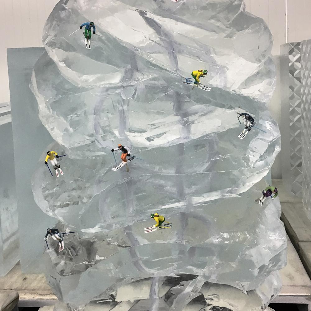 eisskulpturen.ch_durchlaufkühler_Skifahrer