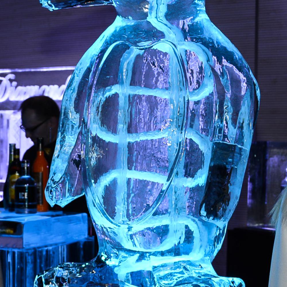 eisskulpturen.ch_durchlaufkühler_Pinguin